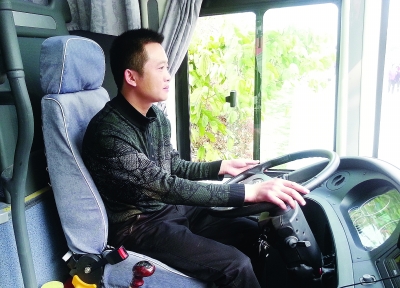 鴻鳴比滴滴強！深圳大巴包車司機篇