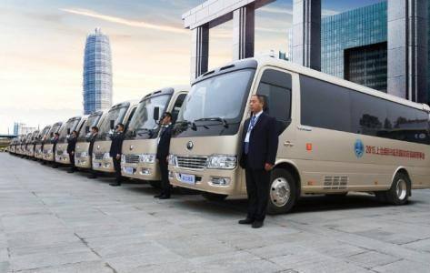 【深圳大巴包車】如果你不出去走走,你就會(huì)以為這就是世界