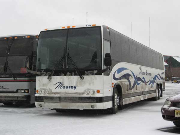巴士租車解析乘坐大巴車哪些位置較為危險(xiǎn)?